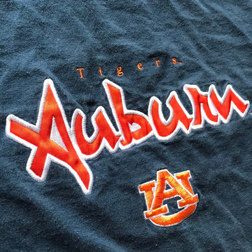 🔥🐅 Vintage Auburn Tigers Stitched Emblem Tee